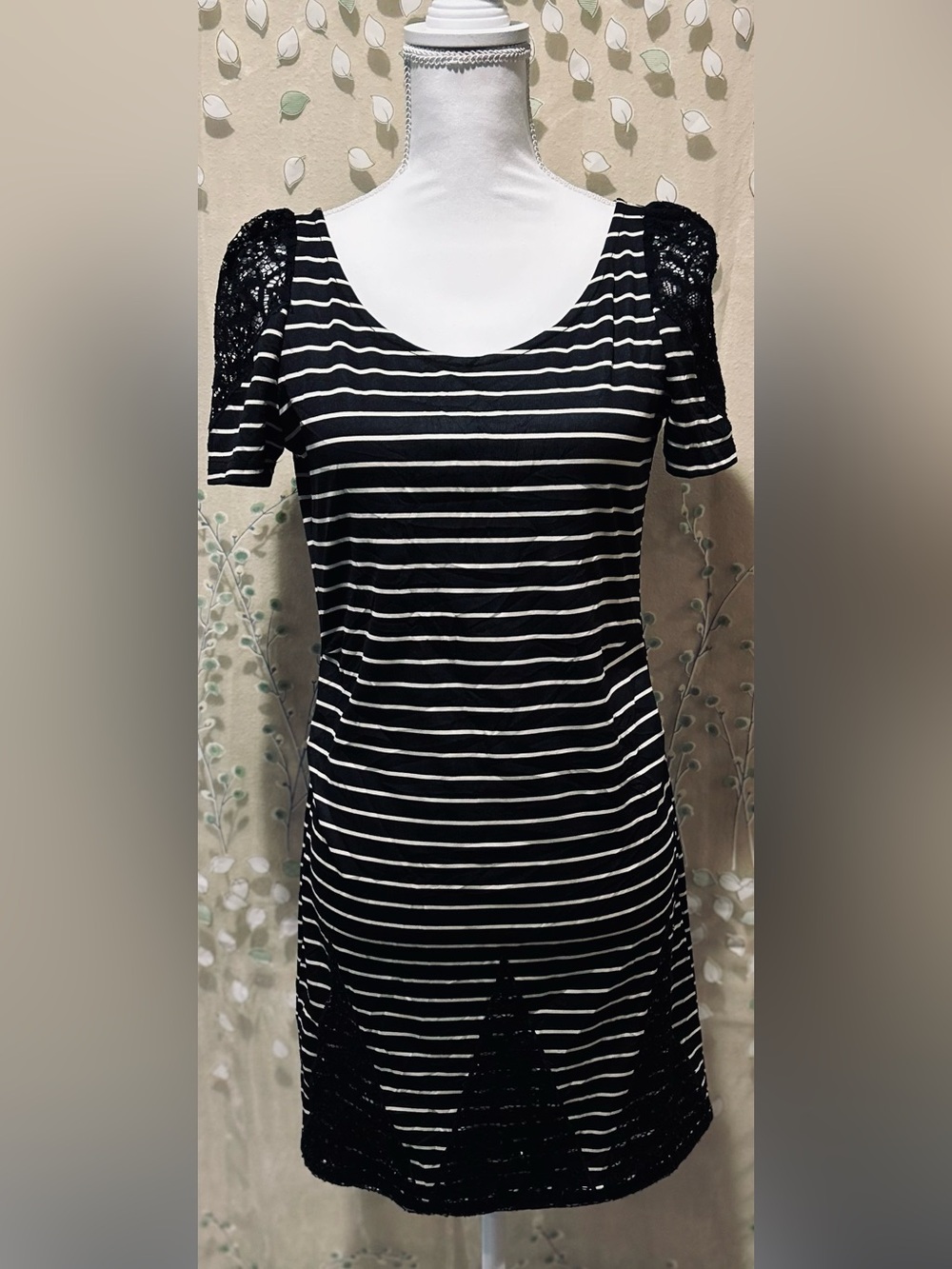 Express Black White Striped Lace Accent Short Sleeve Sheath Dress S/M Stretch